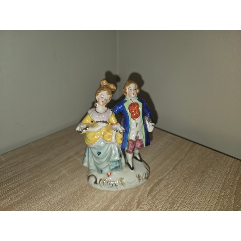 Vintage Made in Occupied Japan Porcelain Colonial Couple Figurine Hand Painted